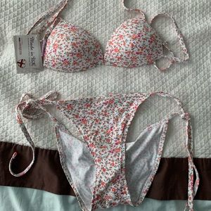Max cleavage nwt bikini set